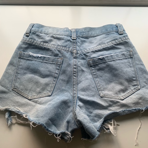 Light blue jean shorts - Picture 2 of 3